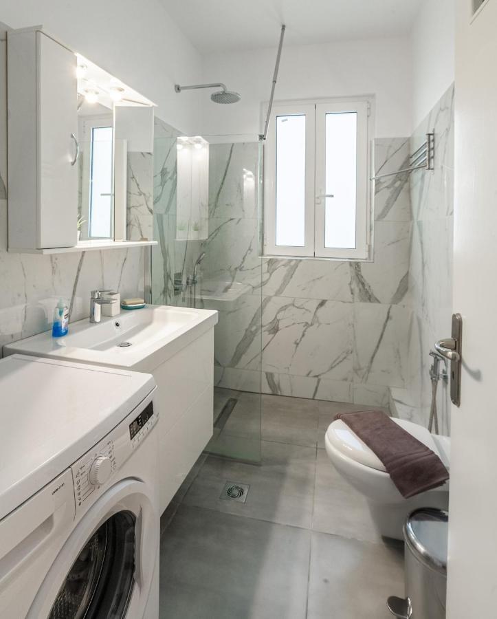 Psiri Gem From In Vivo Apartments- Spacious 1St Floor Apartment With Balcony In Athens' Historic Center Exterior foto